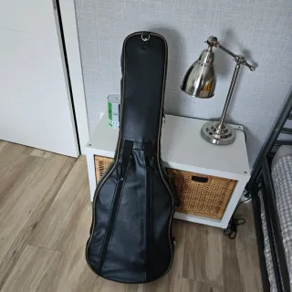 Guitarra Eléctrica Negra Squier HSS Nueva+Funda