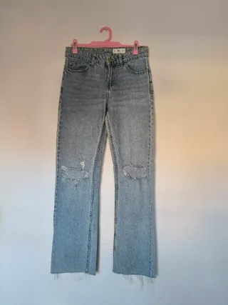 Pantalón vaquero desgastado con rotos