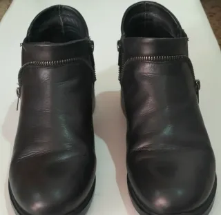 Stivaletti in pelle neri con zip