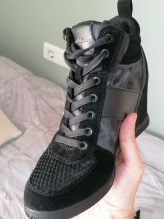 120€ Stivaletti leopardati Calvin Klein + regalo