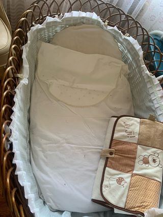Moisés/cuna mimbre con patas