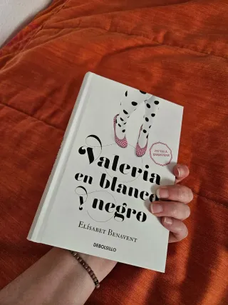 Valeria en blanco y negro