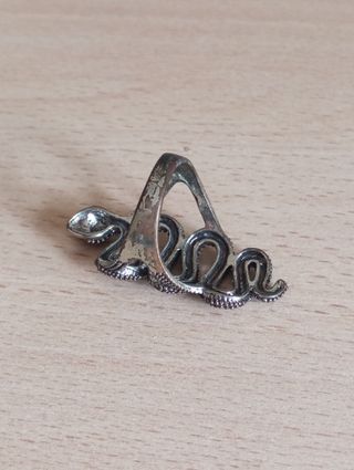 Anello serpente con pietra rossa