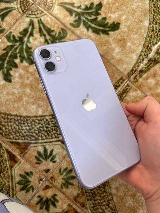 iPhone 11 Morado Buen Estado