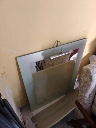 Mueble rústico con cristal y lavabo cristal