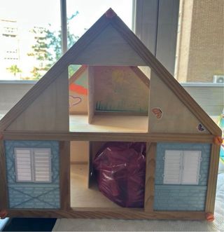Casa de muñecas de madera