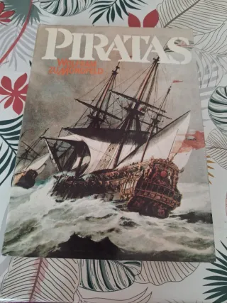 Piratas (español-spanish edition)