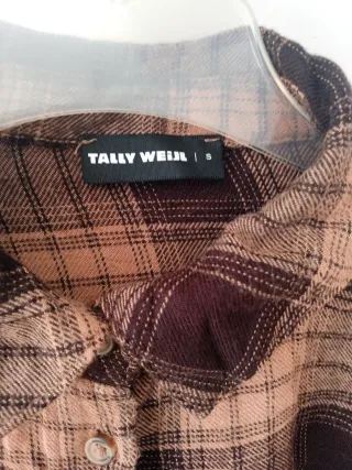 camisa de cuadros estilo cropped de la marca Max F