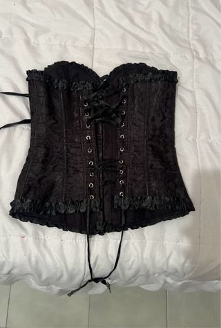 Corsé negro con cordones
