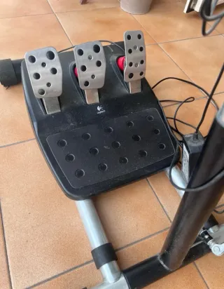 Volante Logitech G27 + Base Wheel Stand Pro