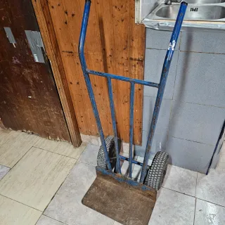 Carretilla de carga azul