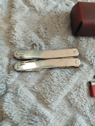 Multiherramienta Victorinox con funda