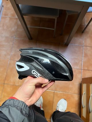 Casco de bicicleta.