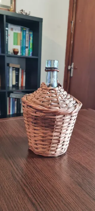 Damajuana vidrio soplado con canasto mimbre 3L