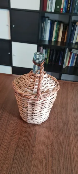 Damajuana vidrio soplado con canasto mimbre 3L