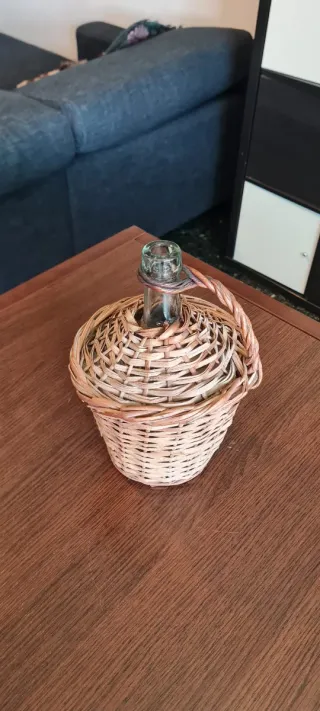 Damajuana vidrio soplado con canasto mimbre 3L