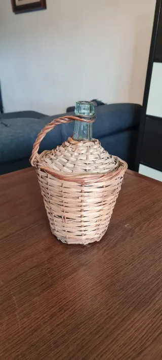 Damajuana vidrio soplado con canasto mimbre 3L