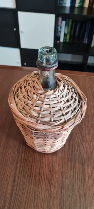 Damajuana vidrio soplado con canasto mimbre 3L