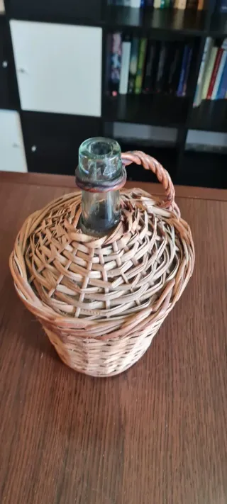 Damajuana vidrio soplado con canasto mimbre 3L
