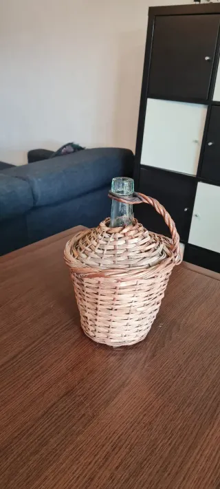 Damajuana vidrio soplado con canasto mimbre 3L