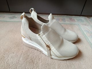 Zapatos EXÉ mujer beige y dorado – muy buen estado