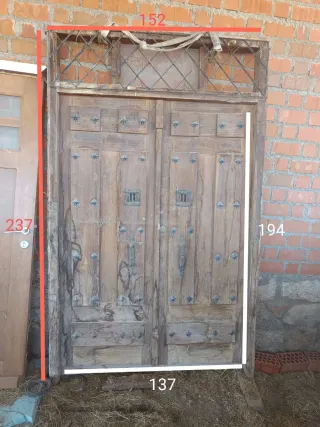 Puerta de castaño antigua