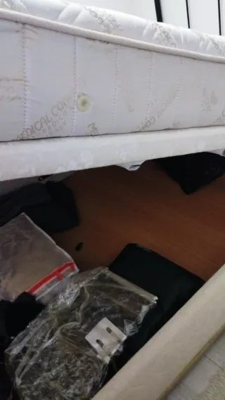 Cama abatible, cabecero y colchón viscoelástico