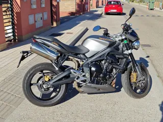 Triumph Street Triple R 675
