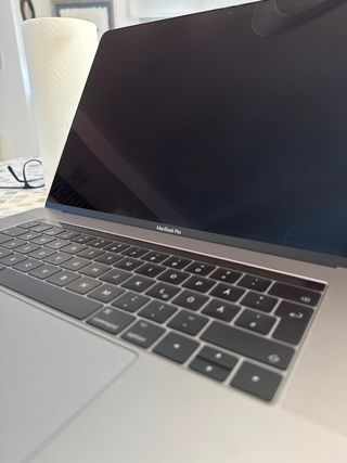 MacBook Pro 15” 2017 Touch Bar core i7 Gris 16GB