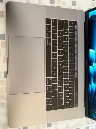MacBook Pro 15” 2017 Touch Bar core i7 Gris 16GB