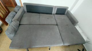 Sofá cama gris con chaise longue + topper incluido