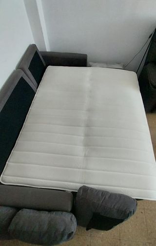 Sofá cama gris con chaise longue + topper incluido