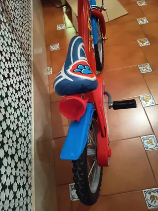 Bicicleta infantil de la patruya canina