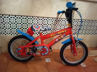 Bicicleta infantil de la patruya canina