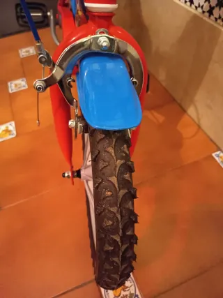 Bicicleta infantil de la patruya canina