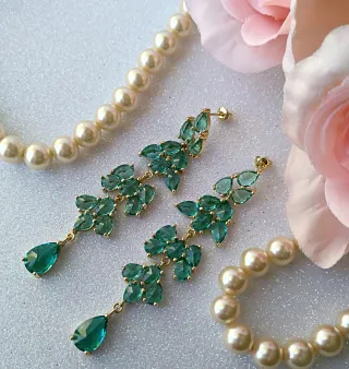 Pendientes chapado en oro y esmeralda de laborator