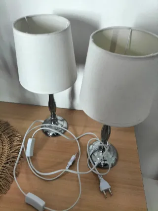 2 Lámparas Mesa Blancas y Plateadas