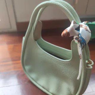 Borsetta donna verde con foulard