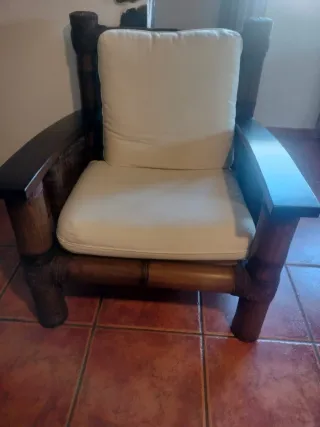 3 Sofás  2 de 1 plaza y 1 de 3 plazas de bambú.