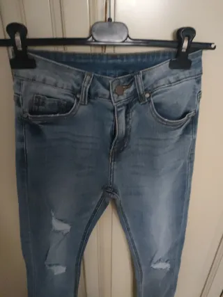 Jeans bambina strappati