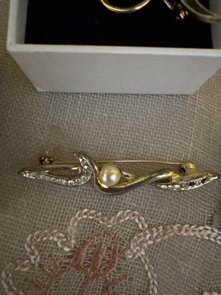Lote 3 Broches Vintage y Caja Pandora