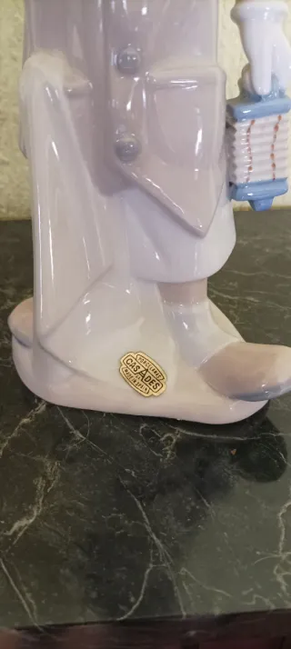 Figura mimo porcelana Casades