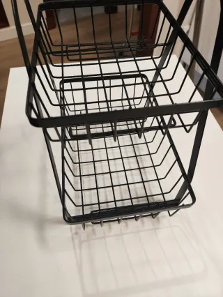 Frutero de 2 niveles con asa de madera