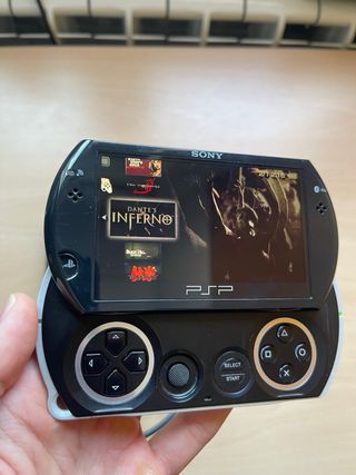PSP GO Negra + Cargador Original