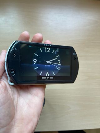 PSP GO Negra + Cargador Original