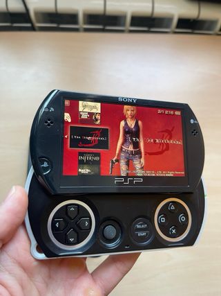 PSP GO Negra + Cargador Original