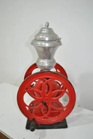 Antiguo molinillo de café Elma N6