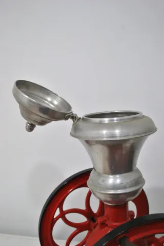 Antiguo molinillo de café Elma N6