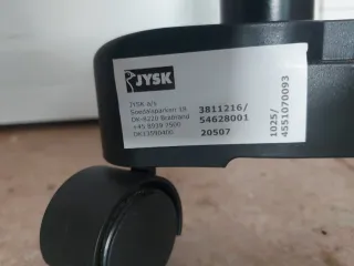 Perchero JYSK doble con ruedas