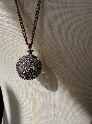 Collar Chanel Largo Bola y Logo